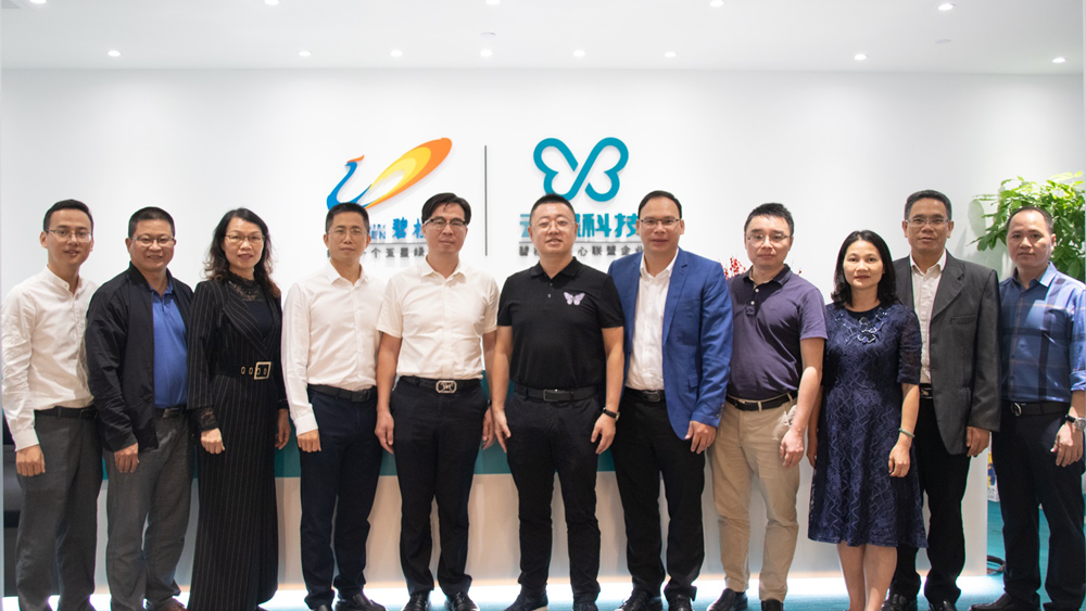 江門市蓬江區(qū)政府辦公室副主任譚耀棠、教育局局長張懷業(yè)一行到訪云蝶科技