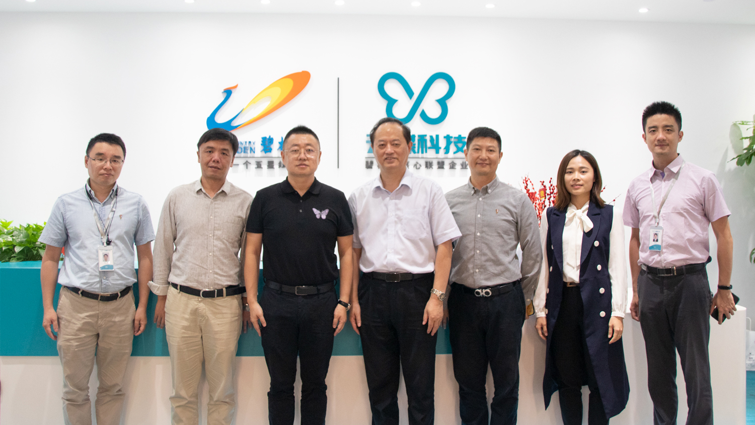 國(guó)華紀(jì)念中學(xué)校長(zhǎng)季德華一行蒞臨云蝶參觀交流