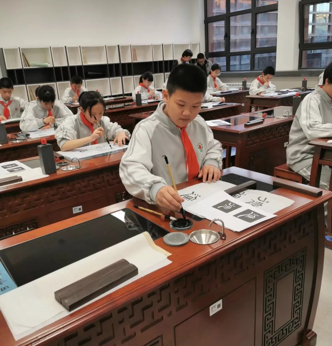 1592989499782492.jpg 640.webp (6).jpg