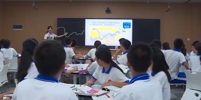 廣大附中英德實(shí)驗(yàn)學(xué)校智慧教室揭牌儀式