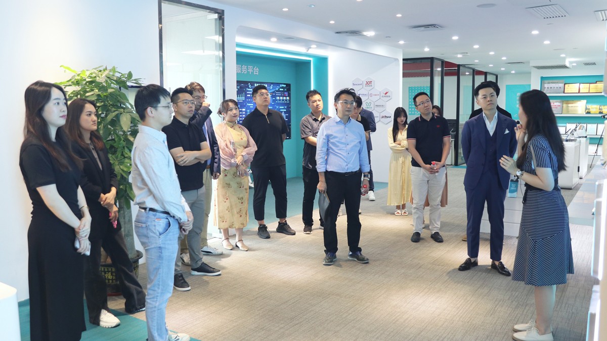 海珠區(qū)和鶴山市海歸社團友好共建活動走進云蝶科技