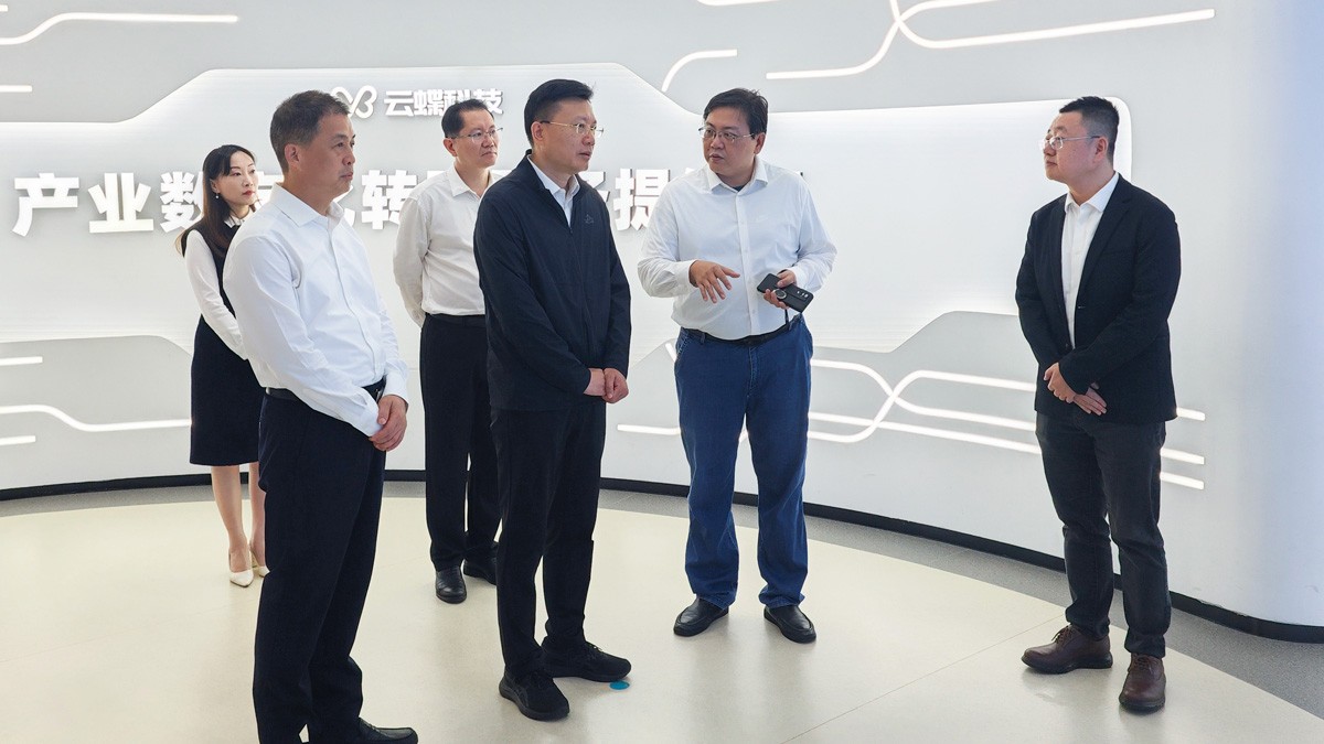 廣州市委副書記陳向新走進(jìn)云蝶科技開展“百千萬工程”主題調(diào)研